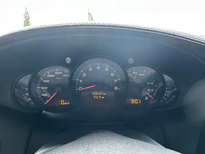 Porsche 911 Cabriolet Carrera 2 — Chef-d'œuvre décapotable, 30'000 km seulement — Thumbnail 16