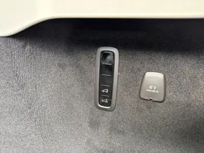 Volvo ES90 Ultra 2026 — Berline électrique premium, 3000 km seulement — Miniature 21