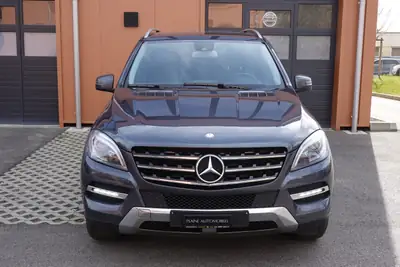 Mercedes-Benz ML 250 BlueTEC 4Matic — SUV diesel robuste, équipement premium, 4x4 intégral — côté