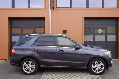 Mercedes-Benz ML 250 BlueTEC 4Matic — SUV diesel robuste, équipement premium, 4x4 intégral — intérieur