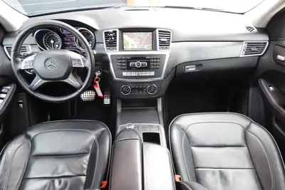 Mercedes-Benz ML 250 BlueTEC 4Matic — SUV diesel robuste, équipement premium, 4x4 intégral — Miniature 9