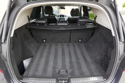 Mercedes-Benz ML 250 BlueTEC 4Matic — SUV diesel robuste, équipement premium, 4x4 intégral — Miniature 7