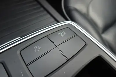 Mercedes-Benz ML 250 BlueTEC 4Matic — SUV diesel robuste, équipement premium, 4x4 intégral — Miniature 16