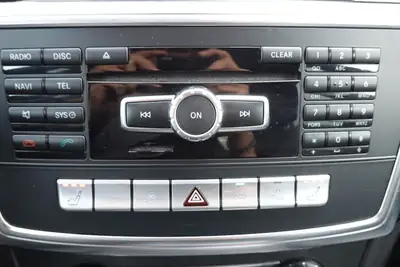 Mercedes-Benz ML 250 BlueTEC 4Matic — SUV diesel robuste, équipement premium, 4x4 intégral — Miniature 18