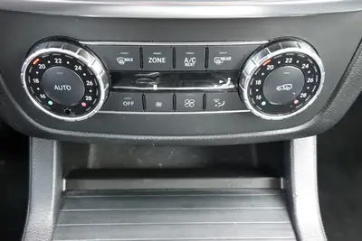 Mercedes-Benz ML 250 BlueTEC 4Matic — SUV diesel robuste, équipement premium, 4x4 intégral — Miniature 17