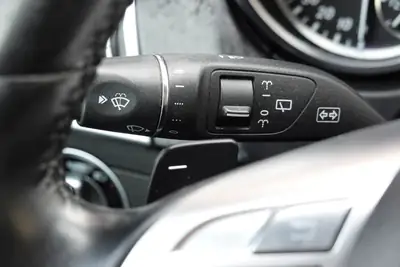 Mercedes-Benz ML 250 BlueTEC 4Matic — SUV diesel robuste, équipement premium, 4x4 intégral — Miniature 21