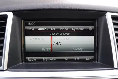 Mercedes-Benz ML 250 BlueTEC 4Matic — SUV diesel robuste, équipement premium, 4x4 intégral — Miniature 23