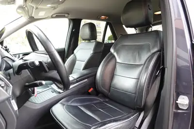 Mercedes-Benz ML 250 BlueTEC 4Matic — SUV diesel robuste, équipement premium, 4x4 intégral — Miniature 24