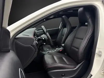 Mercedes-AMG A 45 4Matic — Compacte haute performance, 360 ch et service à jour — Miniature 7