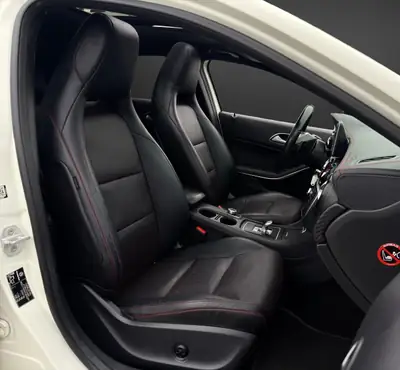 Mercedes-AMG A 45 4Matic — Compacte haute performance, 360 ch et service à jour — Miniature 9