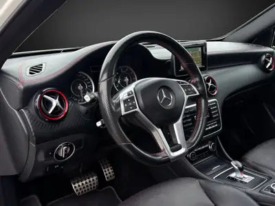 Mercedes-AMG A 45 4Matic — Compacte haute performance, 360 ch et service à jour — Miniature 8