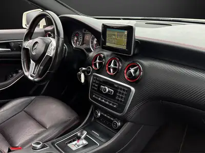 Mercedes-AMG A 45 4Matic — Compacte haute performance, 360 ch et service à jour — Miniature 10