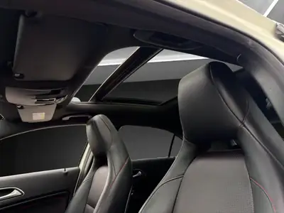 Mercedes-AMG A 45 4Matic — Compacte haute performance, 360 ch et service à jour — Miniature 13