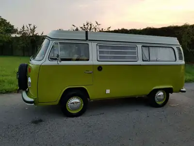 VW T2 Campingbus 1974 — Véhicule de collection avec permis vétéran, pièce d'histoire — intérieur