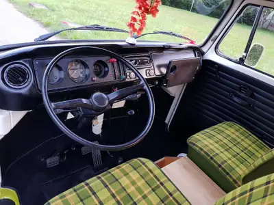 VW T2 Campingbus 1974 — Véhicule de collection avec permis vétéran, pièce d'histoire — tableau de bord