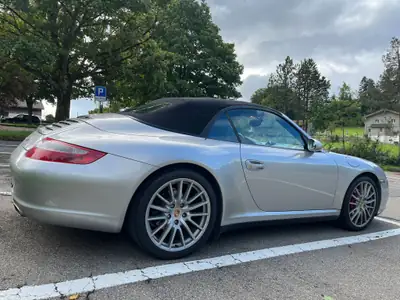 Porsche 911 Cabrio Carrera 4 — Roadster légendaire, 325 ch et toit ouvert — arrière
