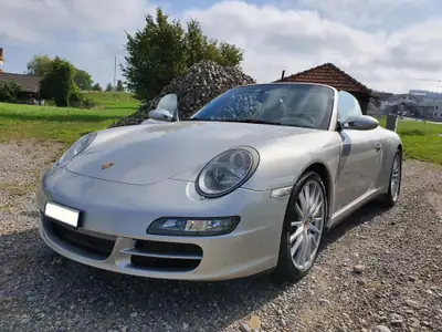 Porsche 911 Cabrio Carrera 4 — Roadster légendaire, 325 ch et toit ouvert — tableau de bord
