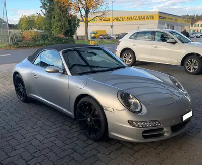 Porsche 911 Cabrio Carrera 4 — Roadster légendaire, 325 ch et toit ouvert — Miniature 9