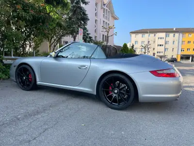 Porsche 911 Cabrio Carrera 4 — Roadster légendaire, 325 ch et toit ouvert — Miniature 8