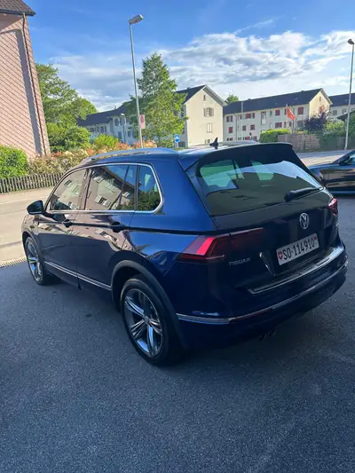 VW Tiguan 2.0 TDI SCR Highline — SUV robuste 4Motion, diesel économe — rear view