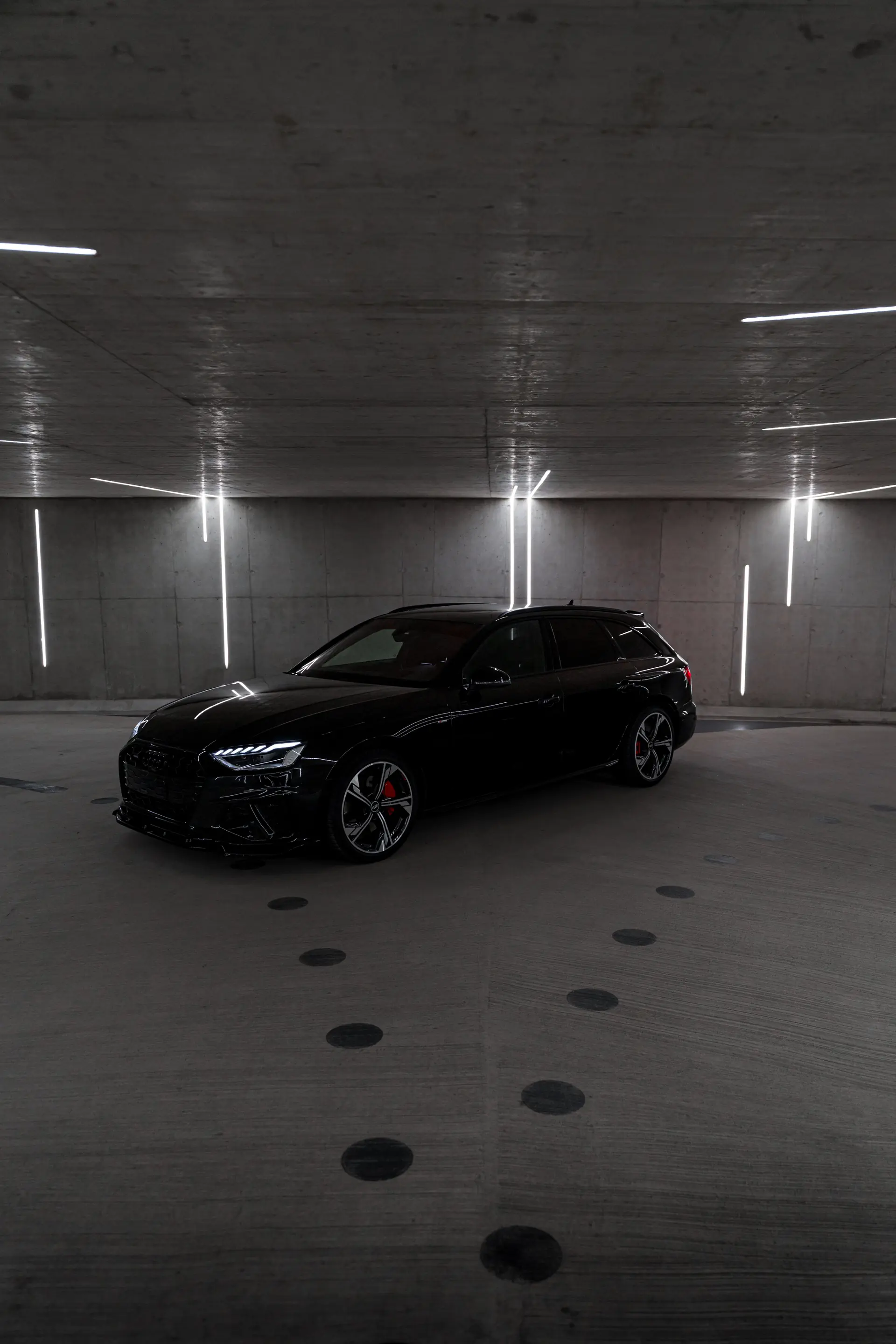 Audi A4 Avant 45 TFSI S line — Break dynamique hybride, 84 000 km, état impeccable — vue extérieure