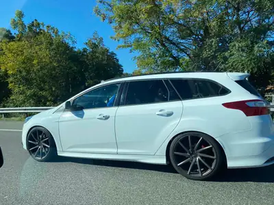 Ford Focus 2.0 SCTi ST-2 — Break sportif 250 ch, sans sinistre — vue extérieure