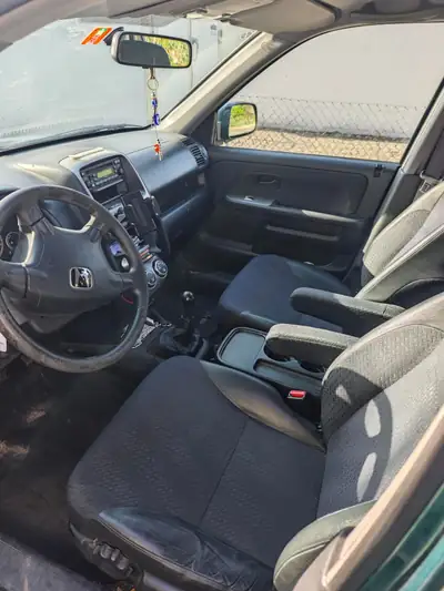 Honda CR-V 2.0 4WD LS — SUV fiable et équipé, révisions récentes complètes — intérieur