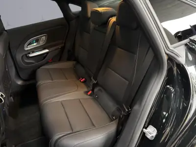 Mercedes-Benz CLA 220 Progressive 4matic — Berline hybride légère, design premium, très faible kilométrage — Miniature 10