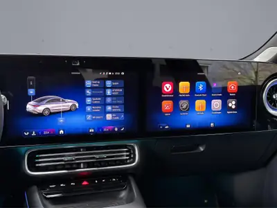 Mercedes-Benz CLA 220 Progressive 4matic — Berline hybride légère, design premium, très faible kilométrage — Miniature 13