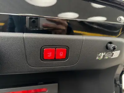 Mercedes-Benz CLA 220 Progressive 4matic — Berline hybride légère, design premium, très faible kilométrage — Miniature 18