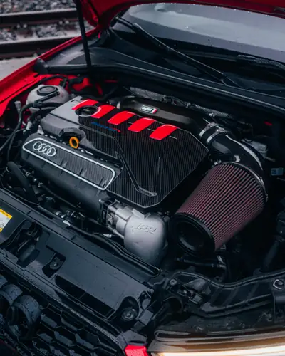 Audi RS3 Sportback 2.5 TSI — Performance 476 ch, finitions exclusive et son AKRAPOVIC — dashboard