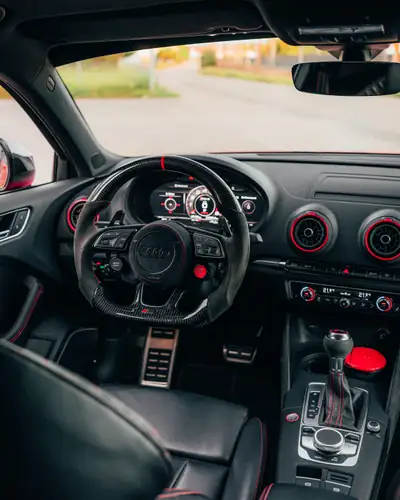 Audi RS3 Sportback 2.5 TSI — Performance 476 ch, finitions exclusive et son AKRAPOVIC — detail