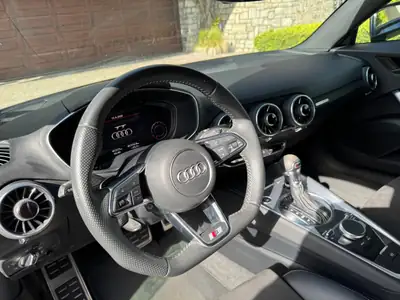 Audi TT Coupé 40 TFSI S-tronic — sportif compact, première main, entretien complet — tableau de bord
