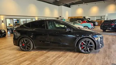 Tesla Model Y Performance AWD — SUV électrique haute performance, quasi neuf — Thumbnail 7