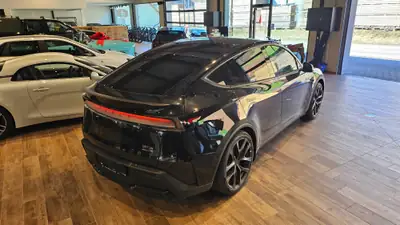 Tesla Model Y Performance AWD — SUV électrique haute performance, quasi neuf — Thumbnail 10