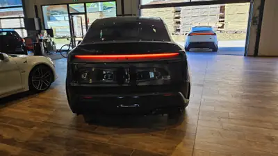 Tesla Model Y Performance AWD — SUV électrique haute performance, quasi neuf — Thumbnail 11