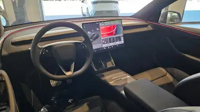 Tesla Model Y Performance AWD — SUV électrique haute performance, quasi neuf — Thumbnail 23