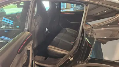 Tesla Model Y Performance AWD — SUV électrique haute performance, quasi neuf — Thumbnail 22