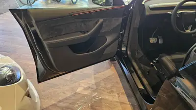 Tesla Model Y Performance AWD — SUV électrique haute performance, quasi neuf — Thumbnail 24