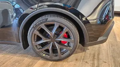 Tesla Model Y Performance AWD — SUV électrique haute performance, quasi neuf — Thumbnail 27