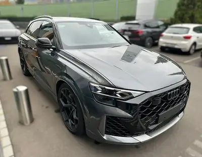 Audi RS Q8 — Performance extrême 640 ch, V8 biturbo et équipements premium — rear view