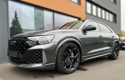 Audi RS Q8 — Performance extrême 640 ch, V8 biturbo et équipements premium — exterior view