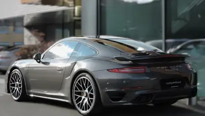 Porsche 911 Coupé 3.8 Turbo S — Performance turbo et équipement intégral — fianco
