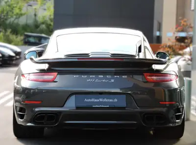 Porsche 911 Coupé 3.8 Turbo S — Performance turbo et équipement intégral — vista posteriore