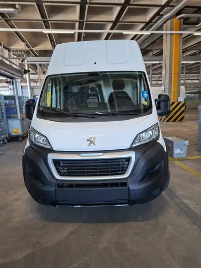 Peugeot Boxer 2.2 HDI 435 Premium — Utilitaire robuste, 87'000 km, sans sinistre — détail