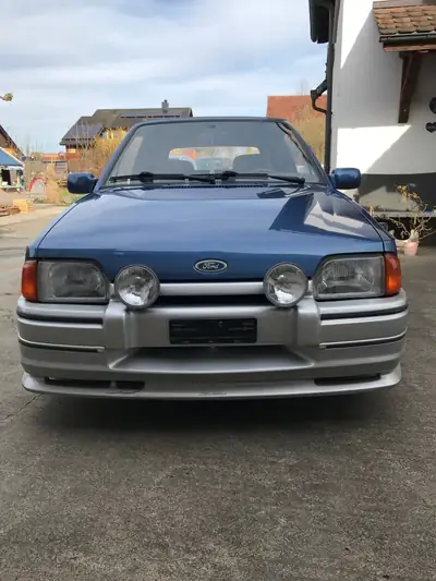 Ford Escort 1600 XR3i — Cabriolet des années 80, moteur sportif et faible kilométrage — vista esterna