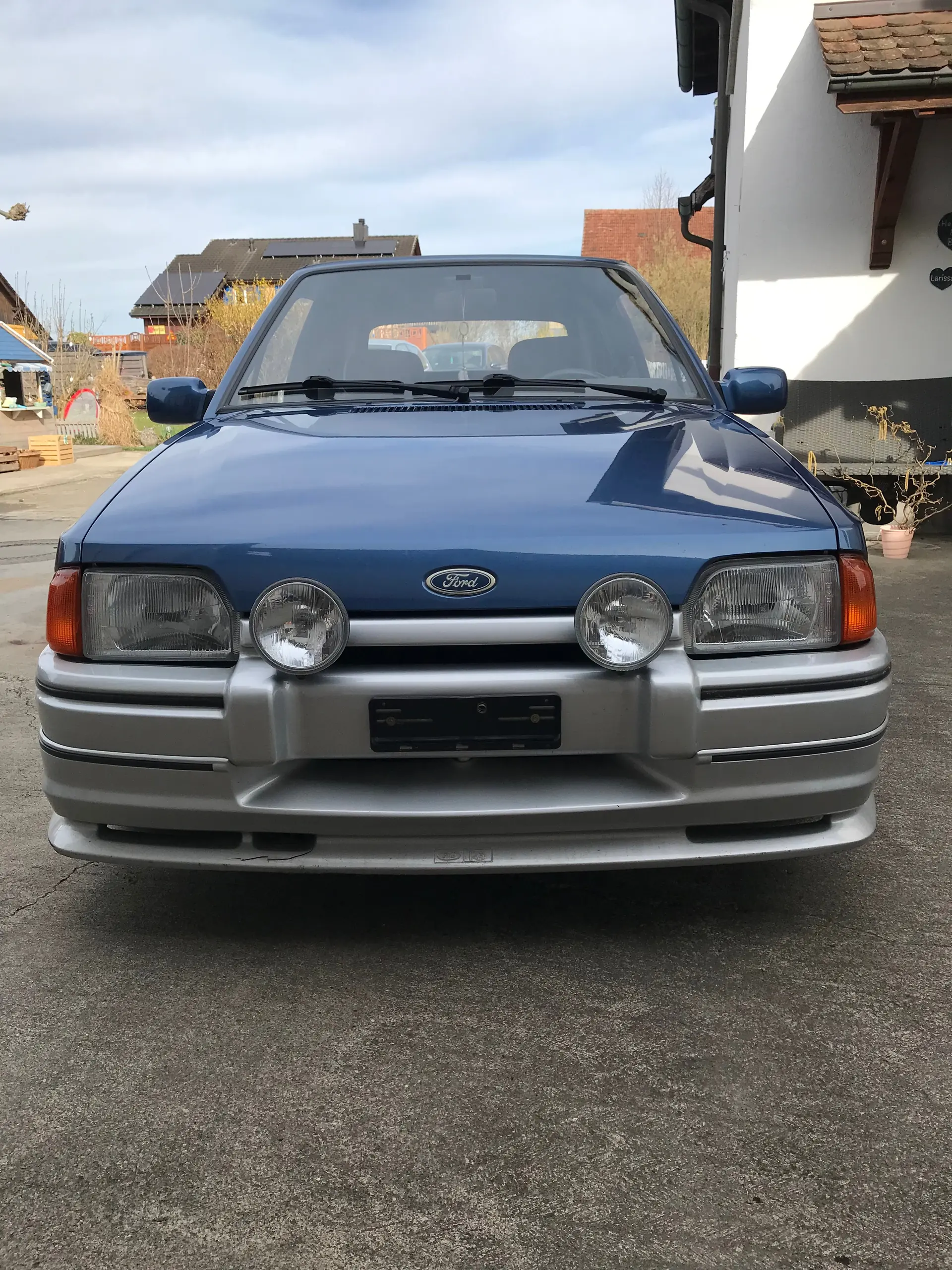 Ford Escort 1600 XR3i — Cabriolet des années 80, moteur sportif et faible kilométrage — vista esterna