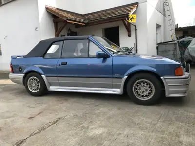 Ford Escort 1600 XR3i — Cabriolet des années 80, moteur sportif et faible kilométrage — vista posteriore