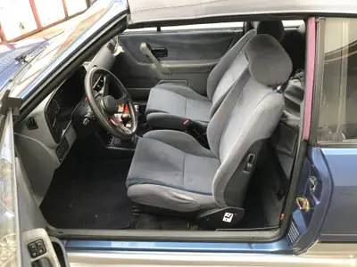 Ford Escort 1600 XR3i — Cabriolet des années 80, moteur sportif et faible kilométrage — dettaglio