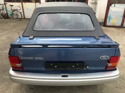 Ford Escort 1600 XR3i — Cabriolet des années 80, moteur sportif et faible kilométrage — interni